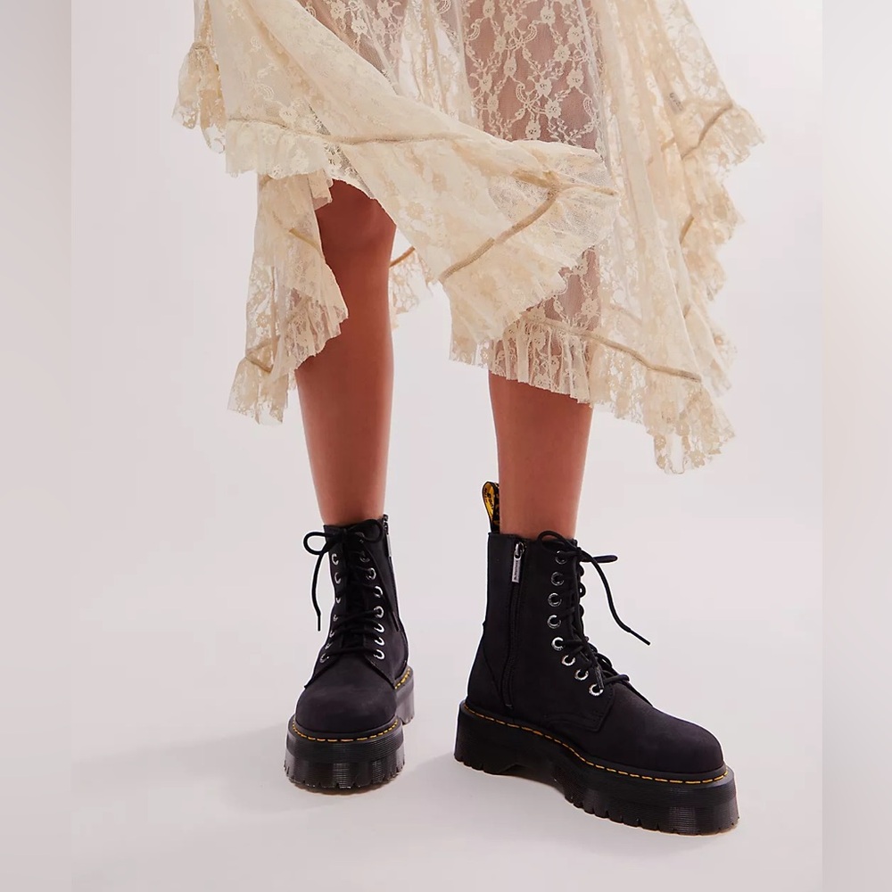Dr Marten Jadon iii in Nubuck worn once